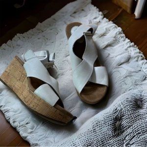 Clarks Women's Shoes Sandals size 6.5 cork wedge sandal white leather